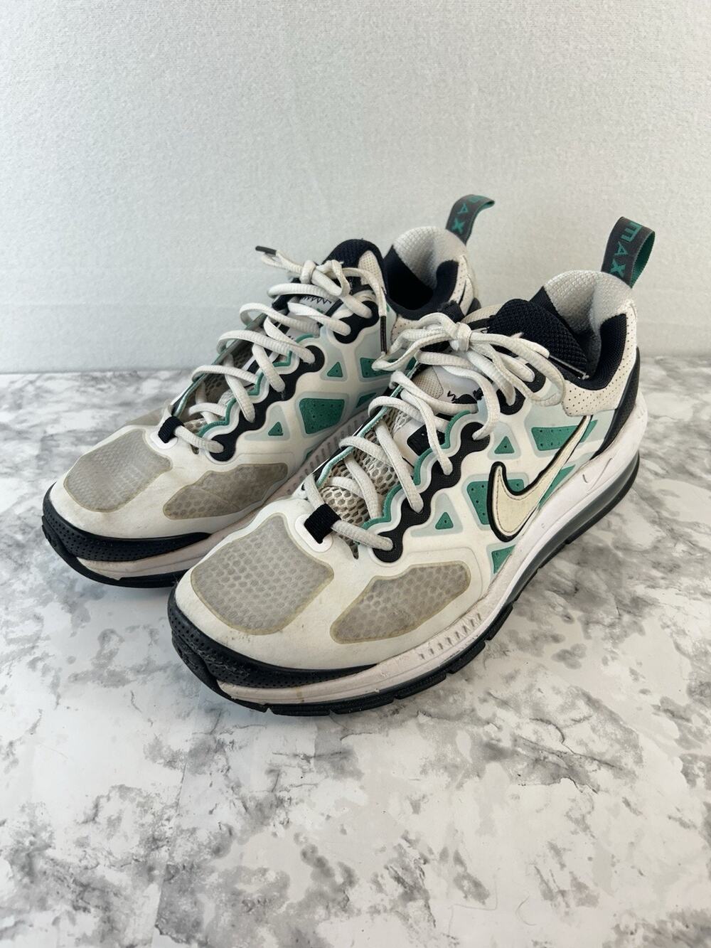 Men’s Nike Air Max Genome Athletic White & Emerald Size 9.5